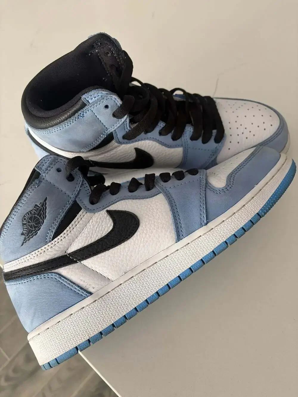 Air Jordan 1 Retro High OG University Blue