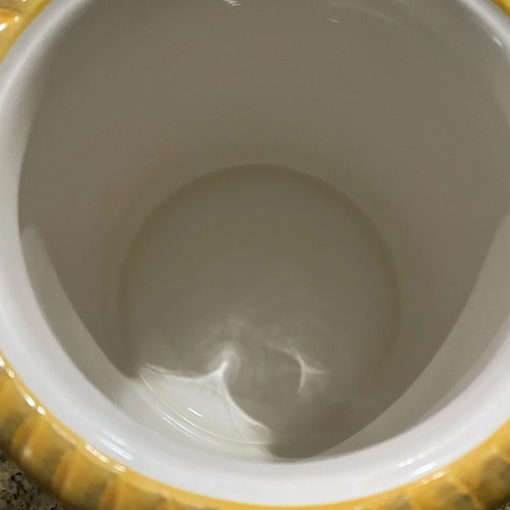 Pier 1 pier earthenware