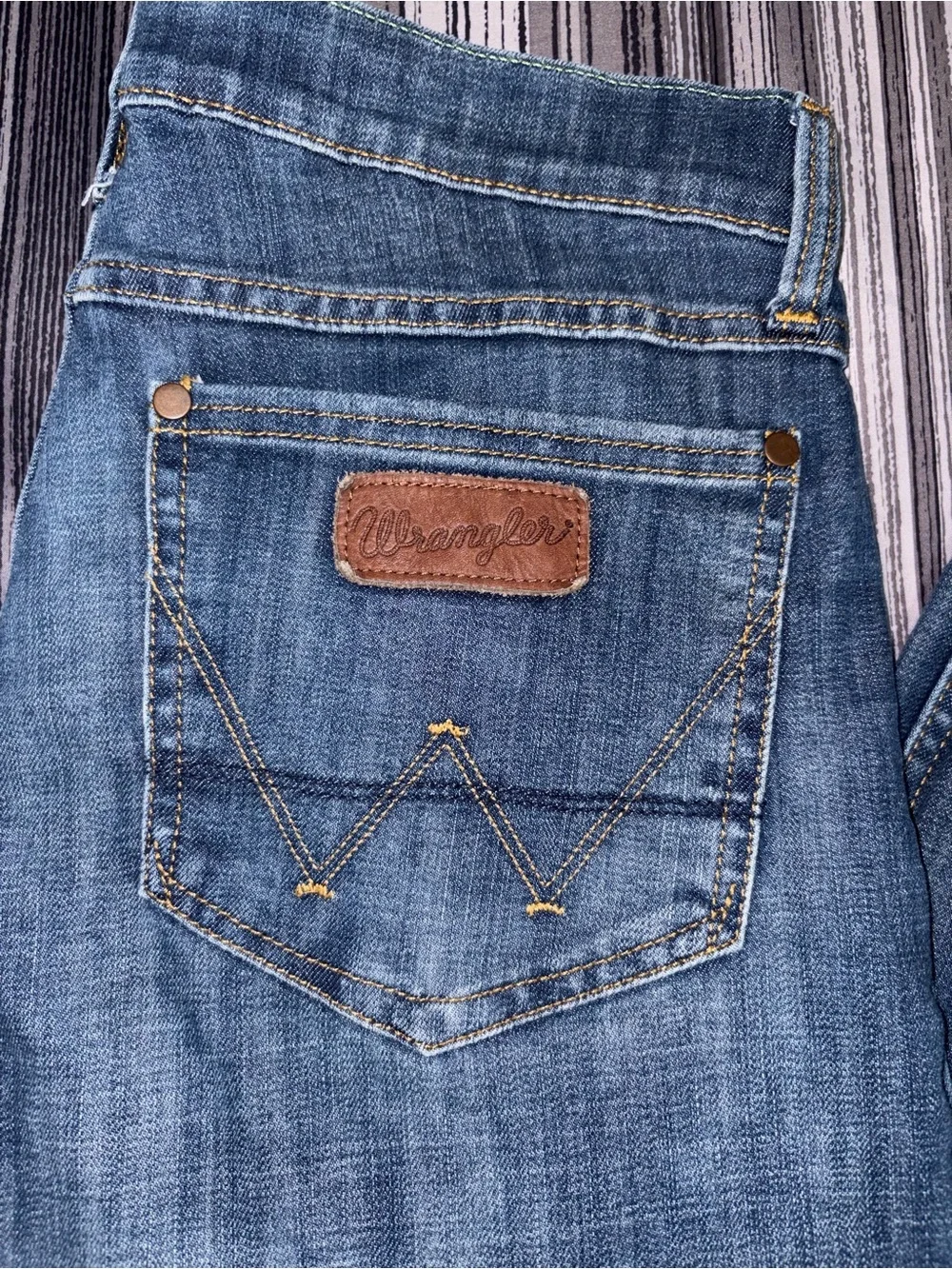 Wrangler slim straight