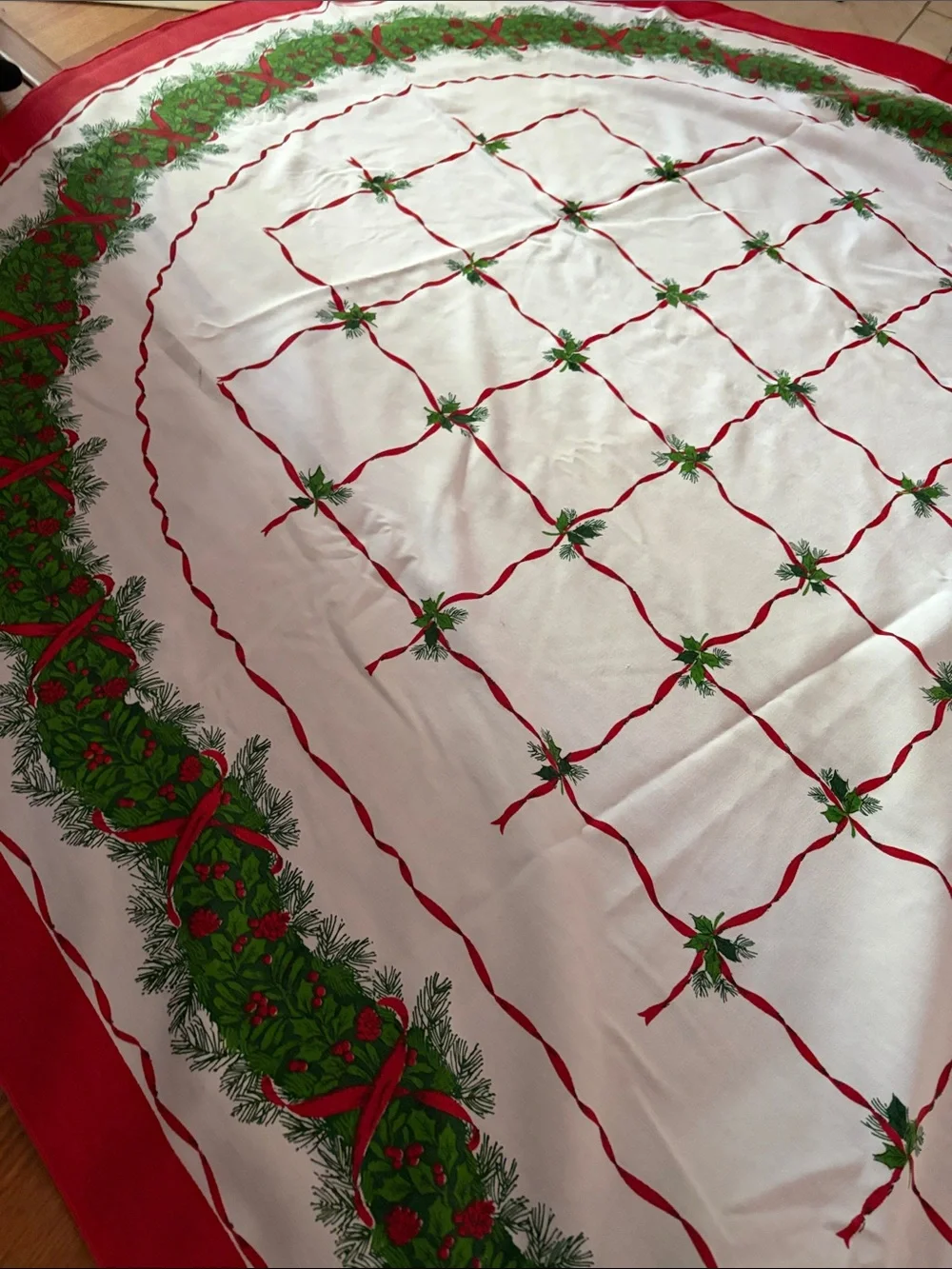 Vintage hollyberty christmas table cloth classic holiday