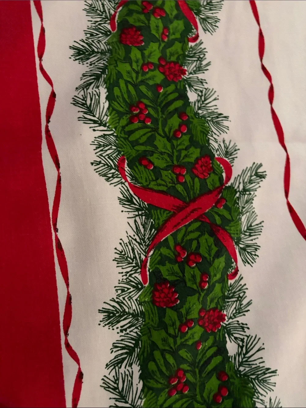 Vintage hollyberty christmas table cloth classic holiday