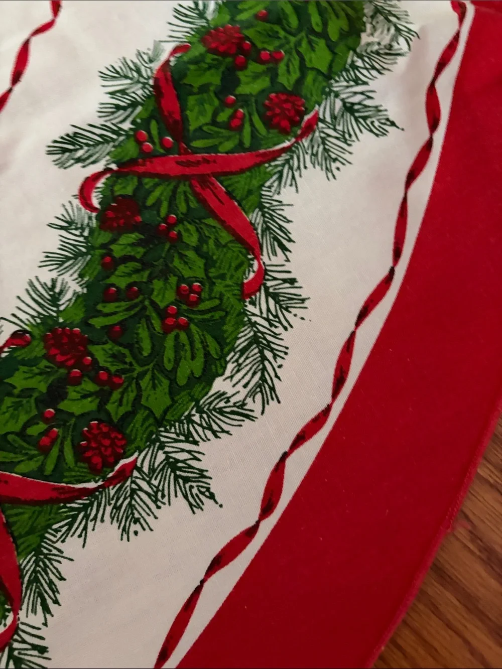 Vintage hollyberty christmas table cloth classic holiday