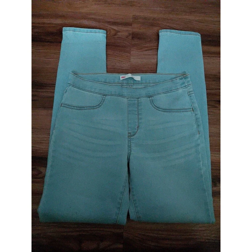 Levis feature 14