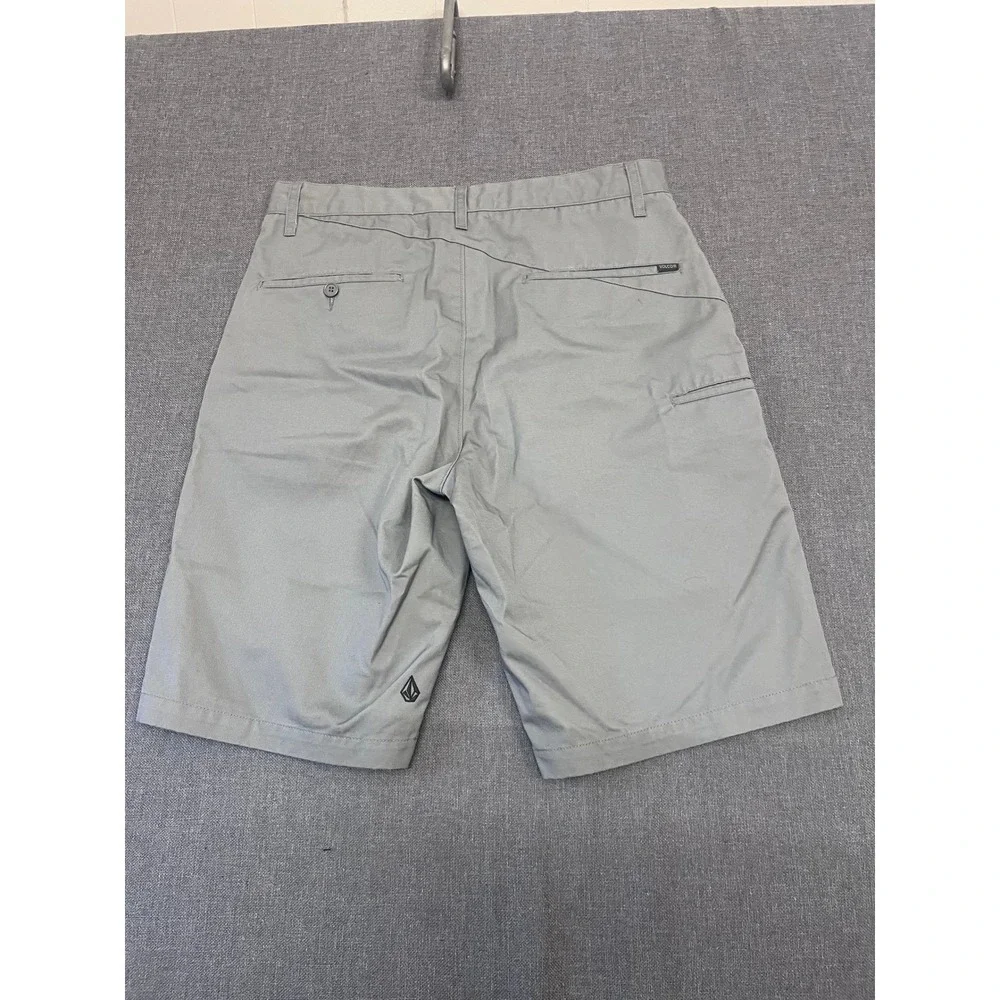 Volcom grey right skate