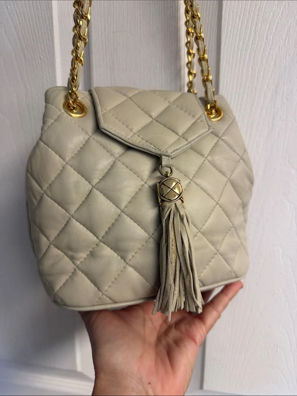 CHANEL shoulder bag