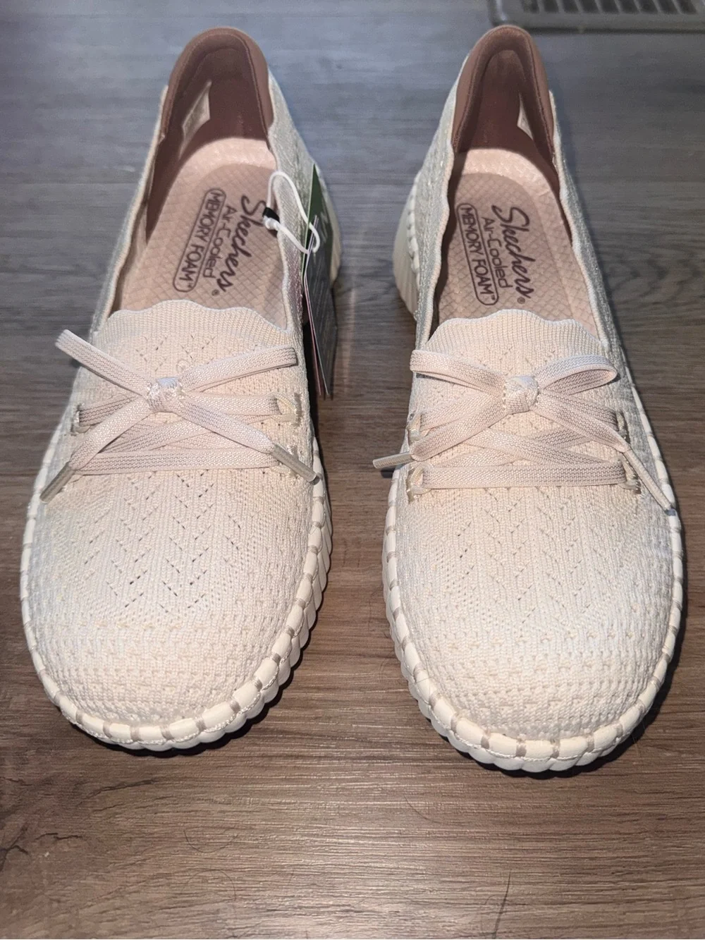 Skechers Wilshire Blvd Knit Sail slip-on casual loafers shoes size 7  off white
