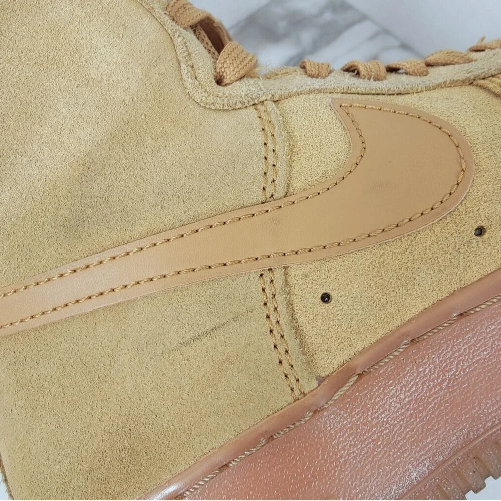 Nike pre comment signs