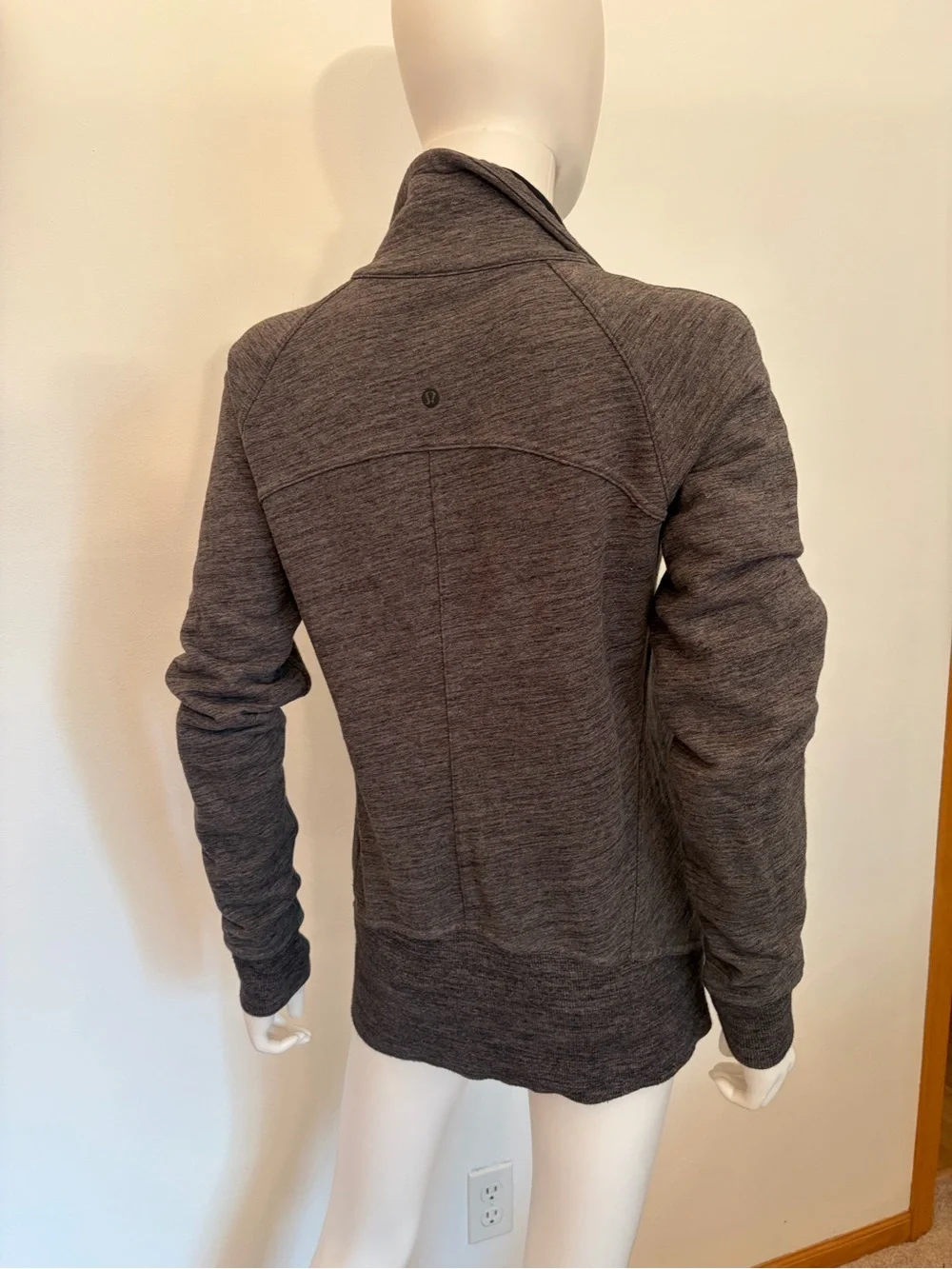 #790 Lululemon Huddle & Hustle Heathered Core Dark Grey, High Collar Jacket