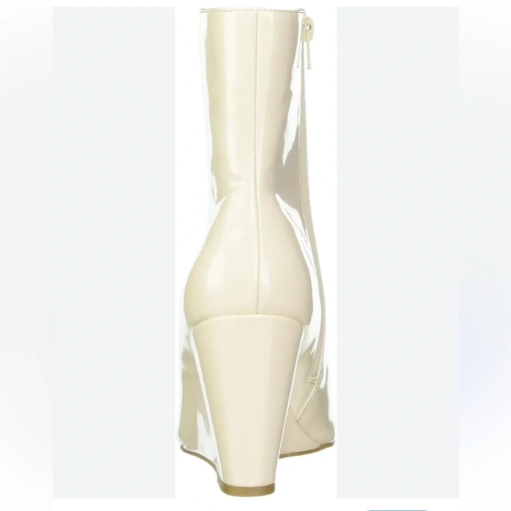NWOT Dolce Vita Pascal ivory wedge heeled booties Size 7.5
