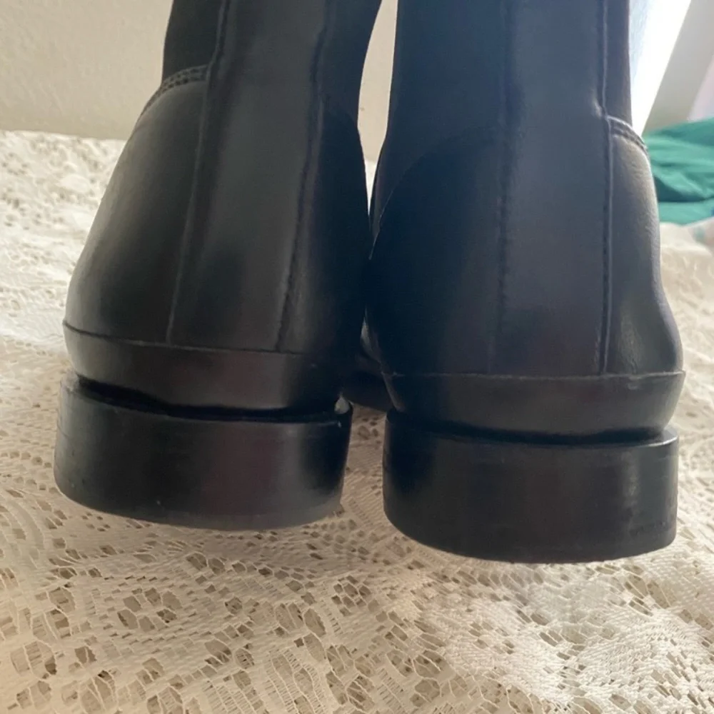 VINCE Black Ryker Leather Ankle Chelsea Boots with Elastic Panels