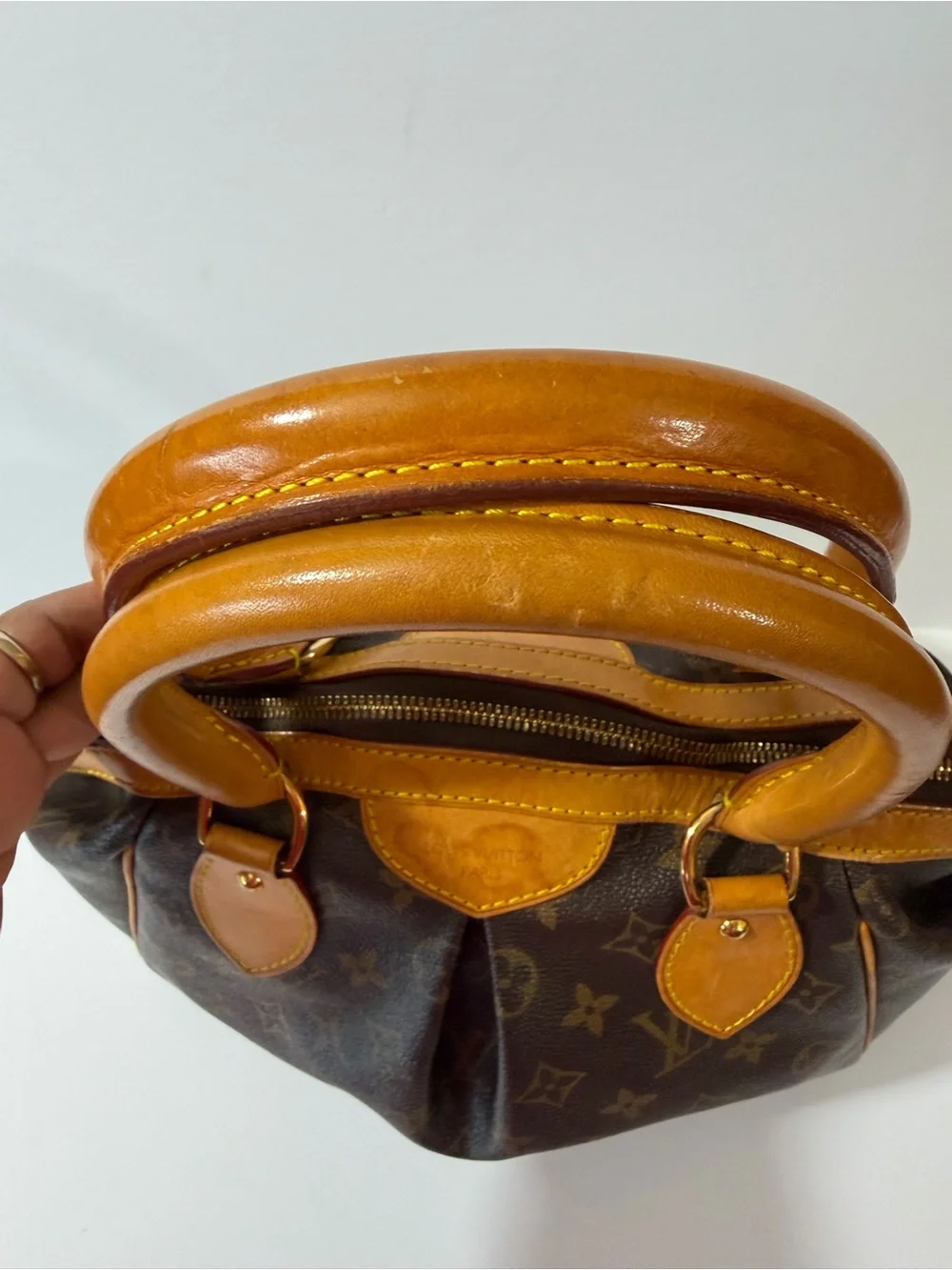 N/A 👜 louis