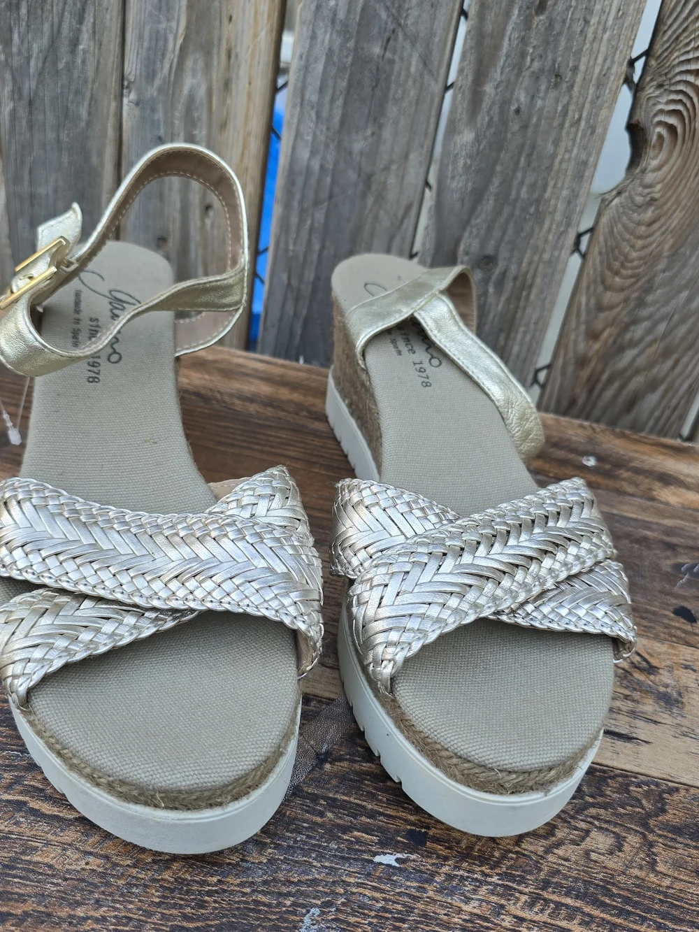 Gaimo stylish gold