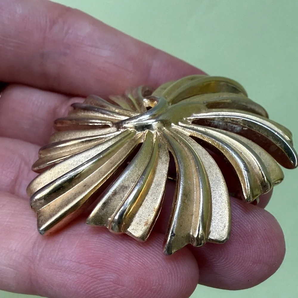 Trifari stunning gold