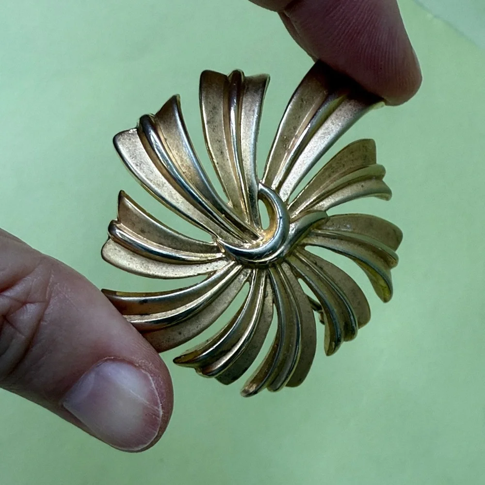 Trifari stunning gold