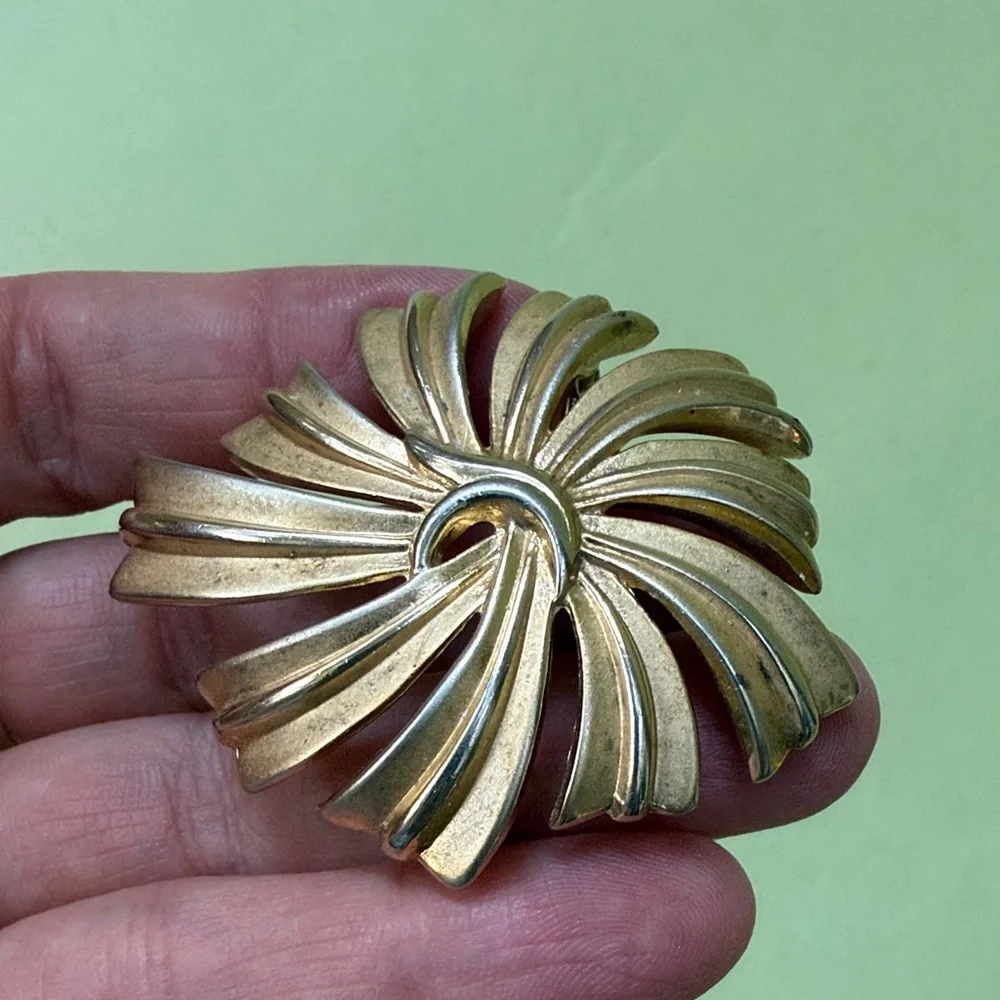 Trifari stunning gold