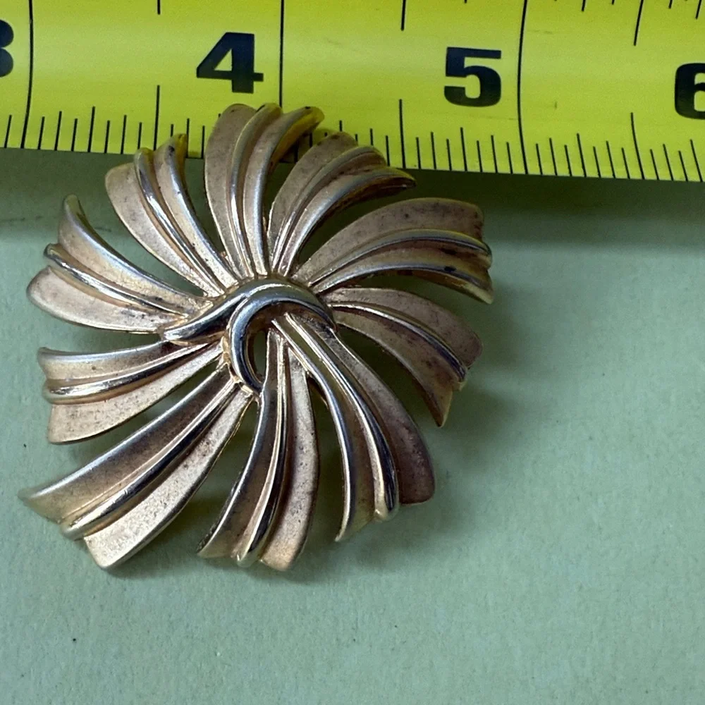 Trifari stunning gold