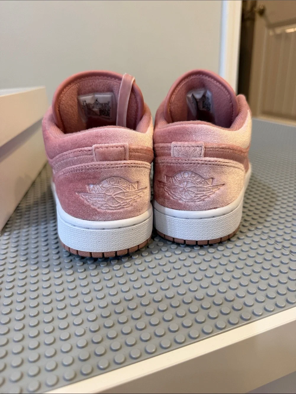 Nike swoosh upper satin