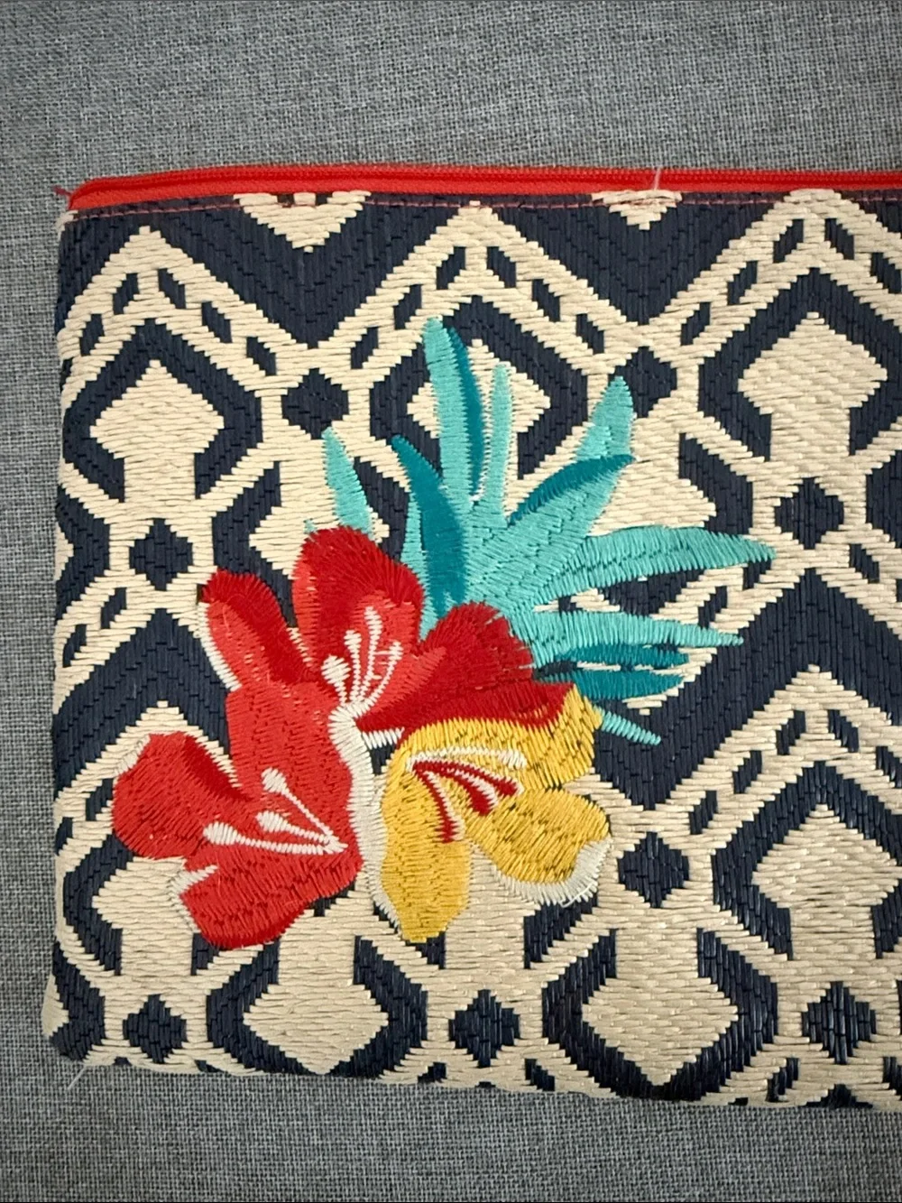 Vera Bradley stylish woven