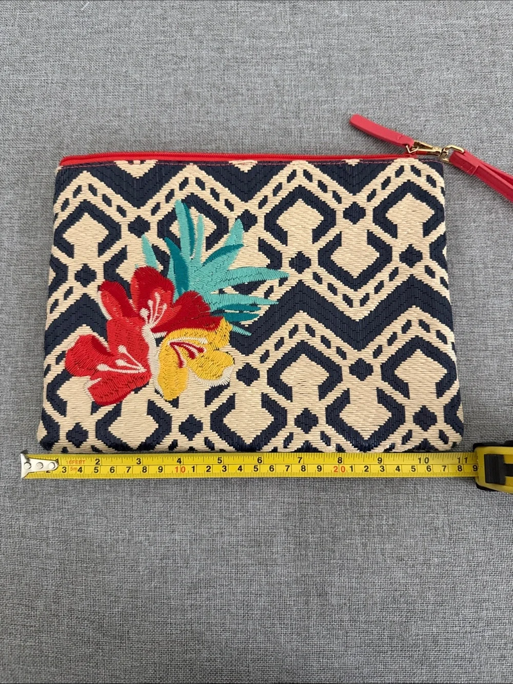 Vera Bradley stylish woven