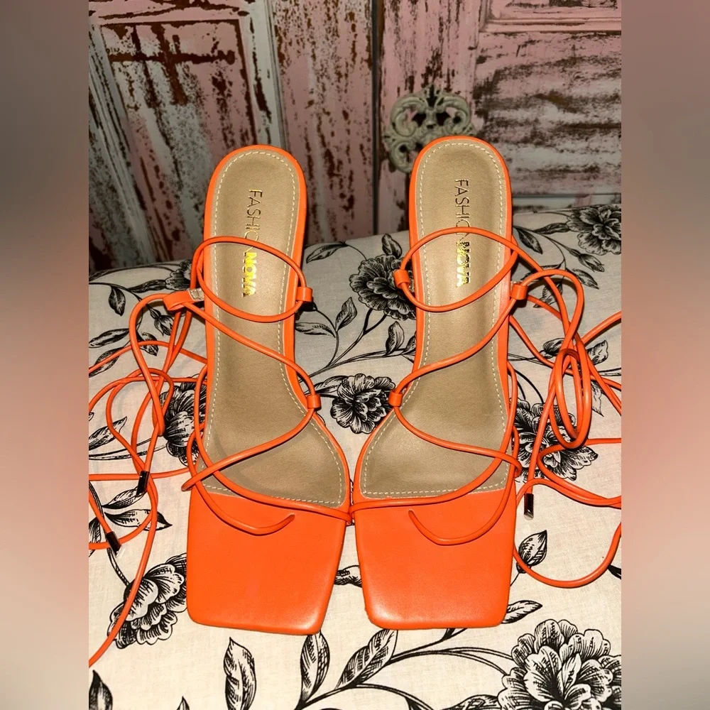 Fashion Nova eye catching