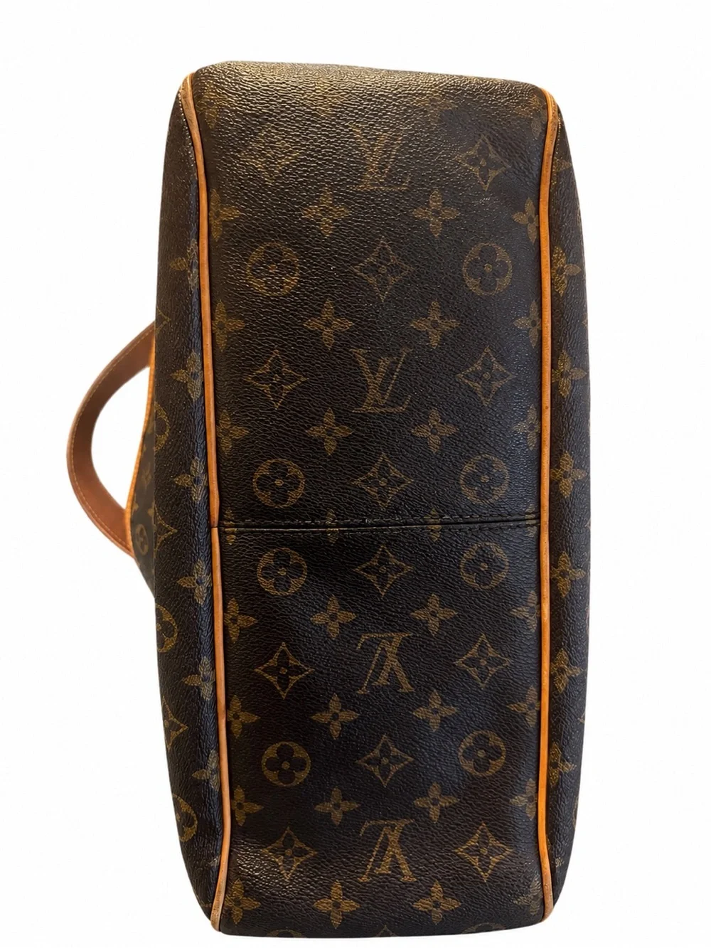 Louis Vuitton pattern are