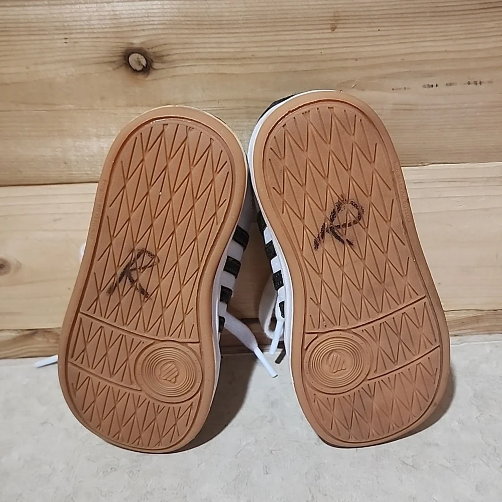 K-Swiss unisex size