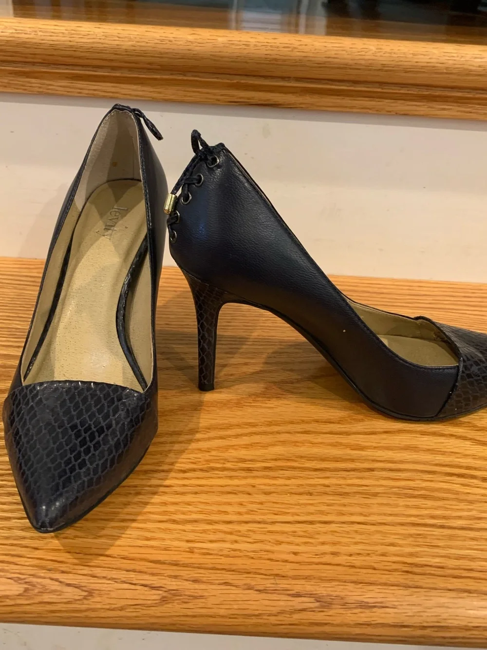 levity stylish pumps
