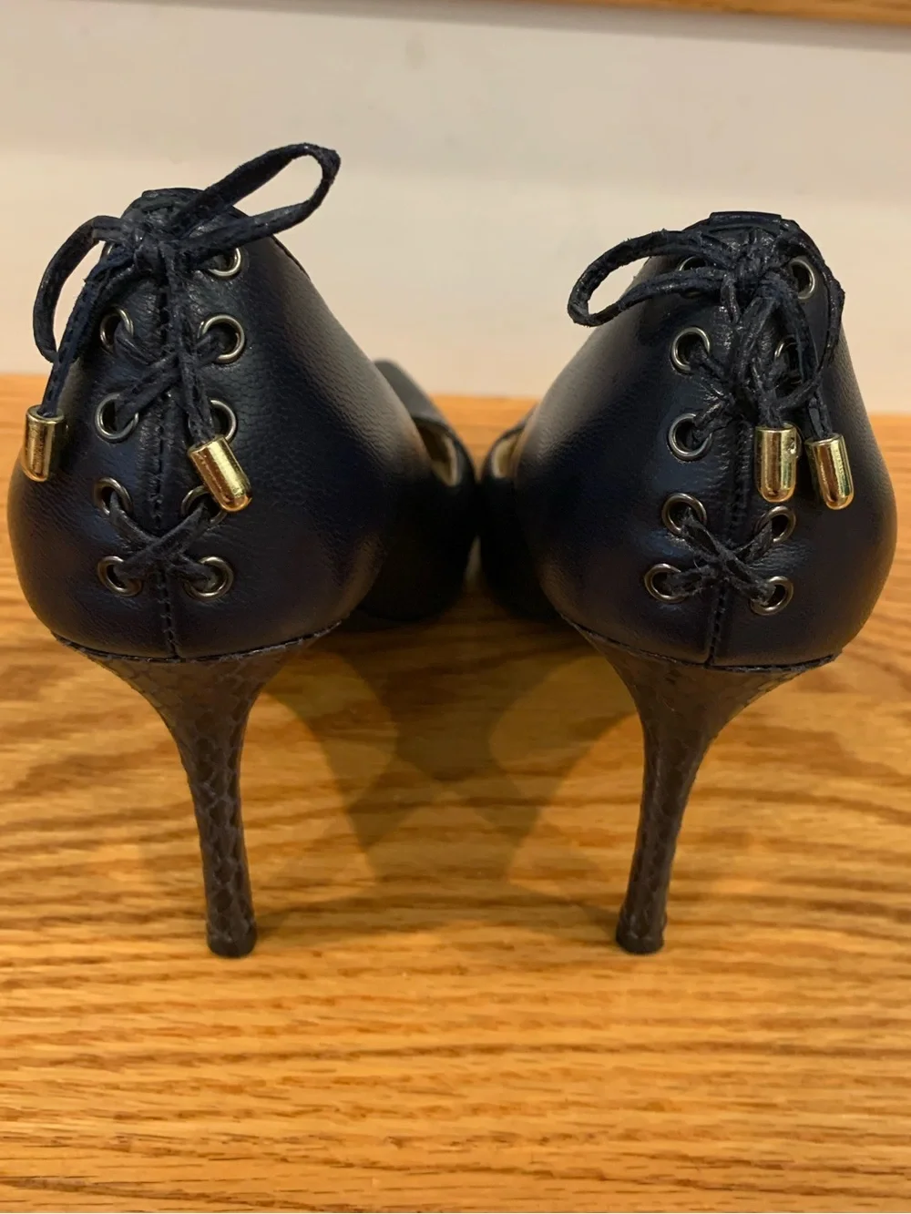 levity stylish pumps