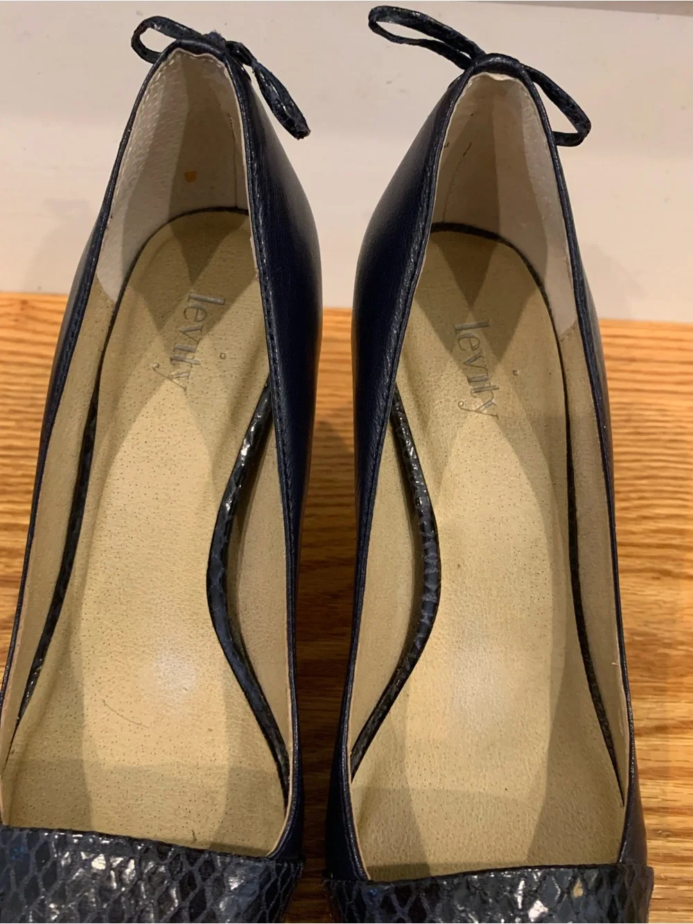 levity stylish pumps