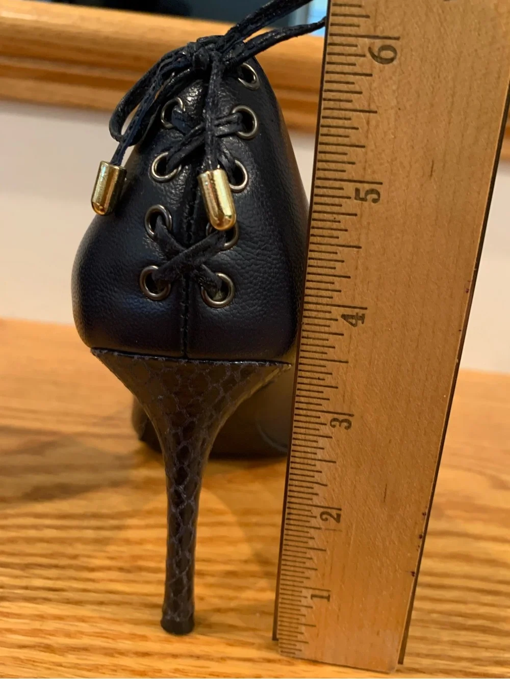 levity stylish pumps