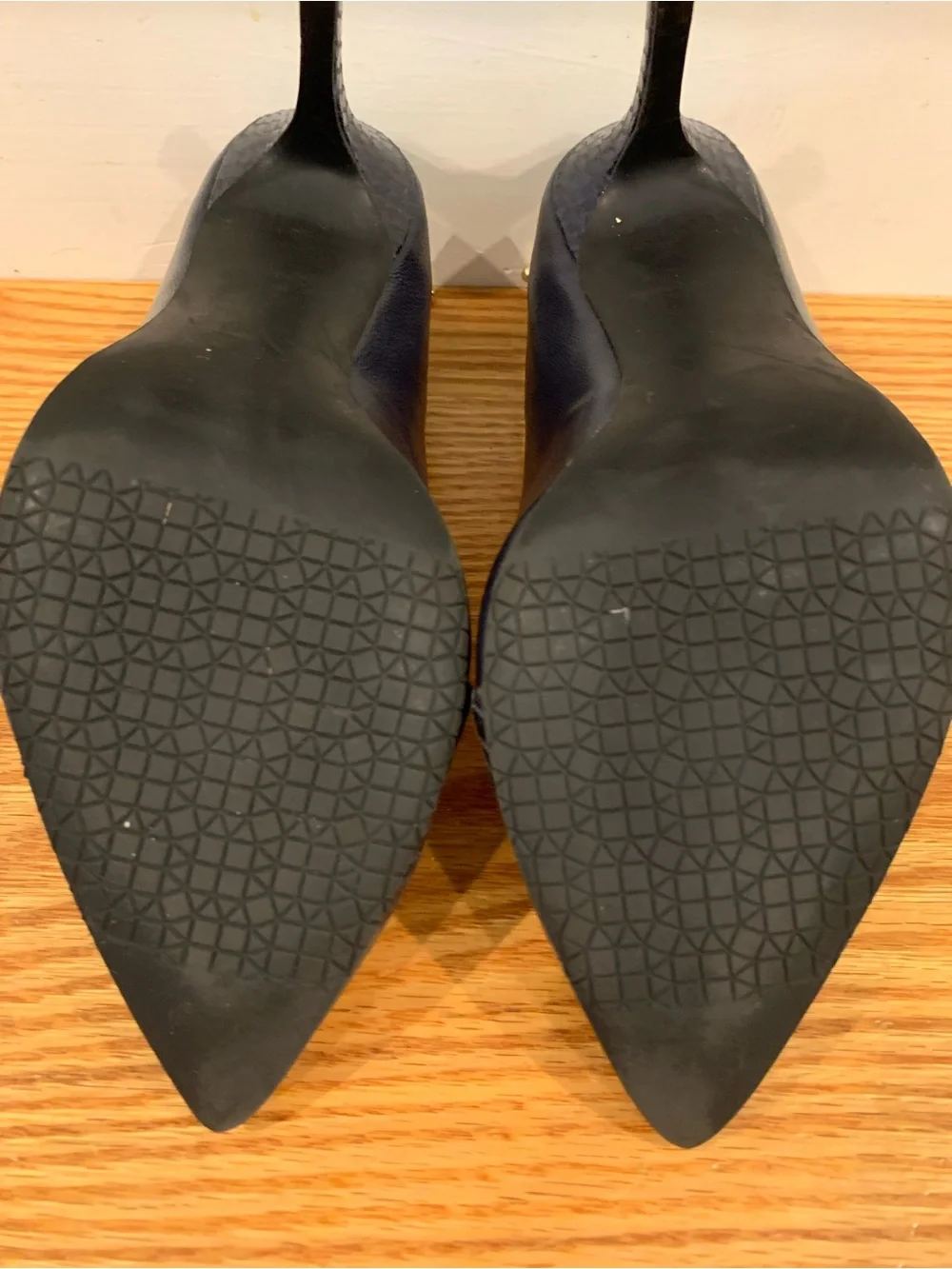 levity stylish pumps