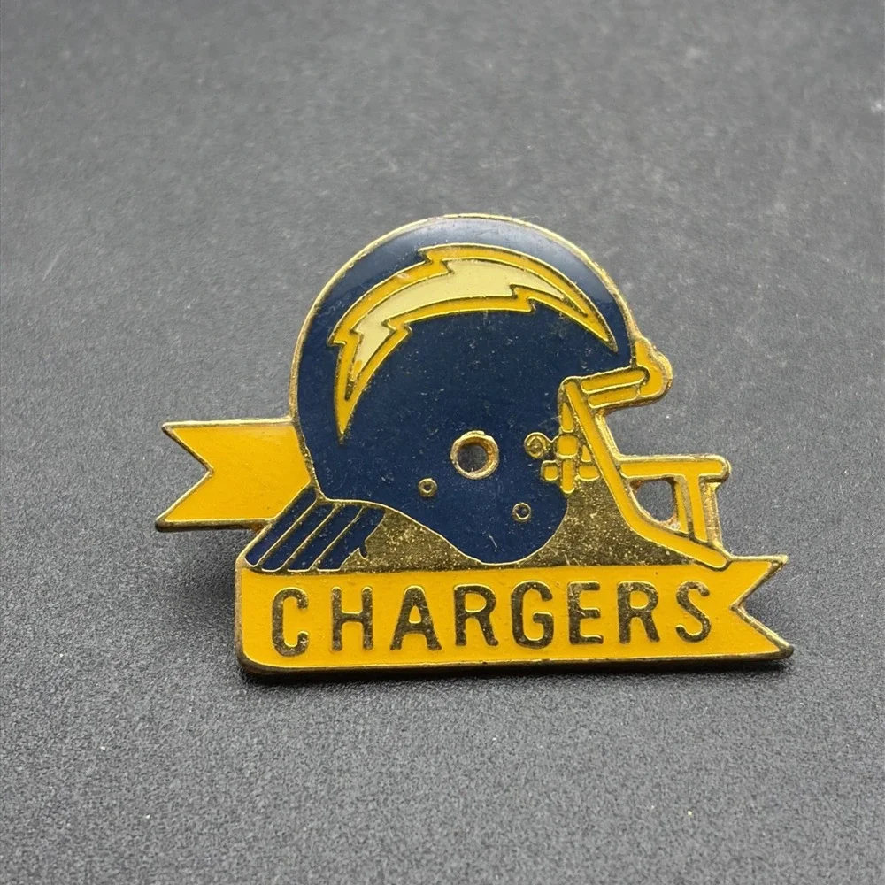 Vintage San Diego‎ Chargers Helmet NFL Football Lapel Hat Pin