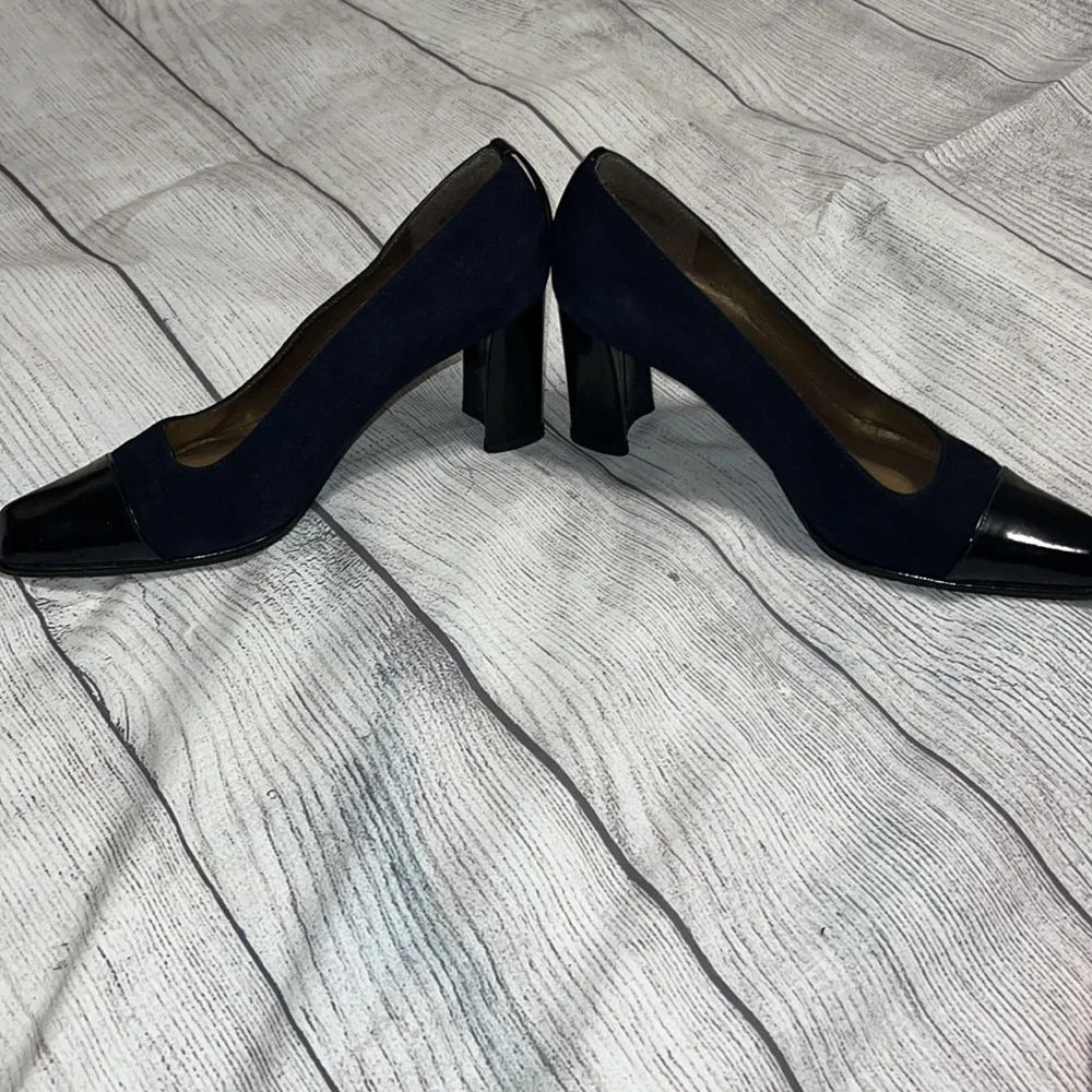 Stuart Weitzman size which black