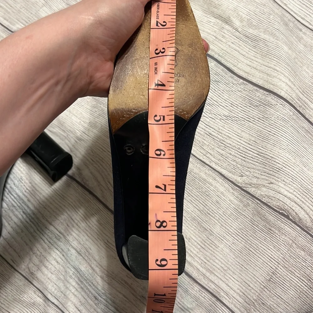 Stuart Weitzman which smaller