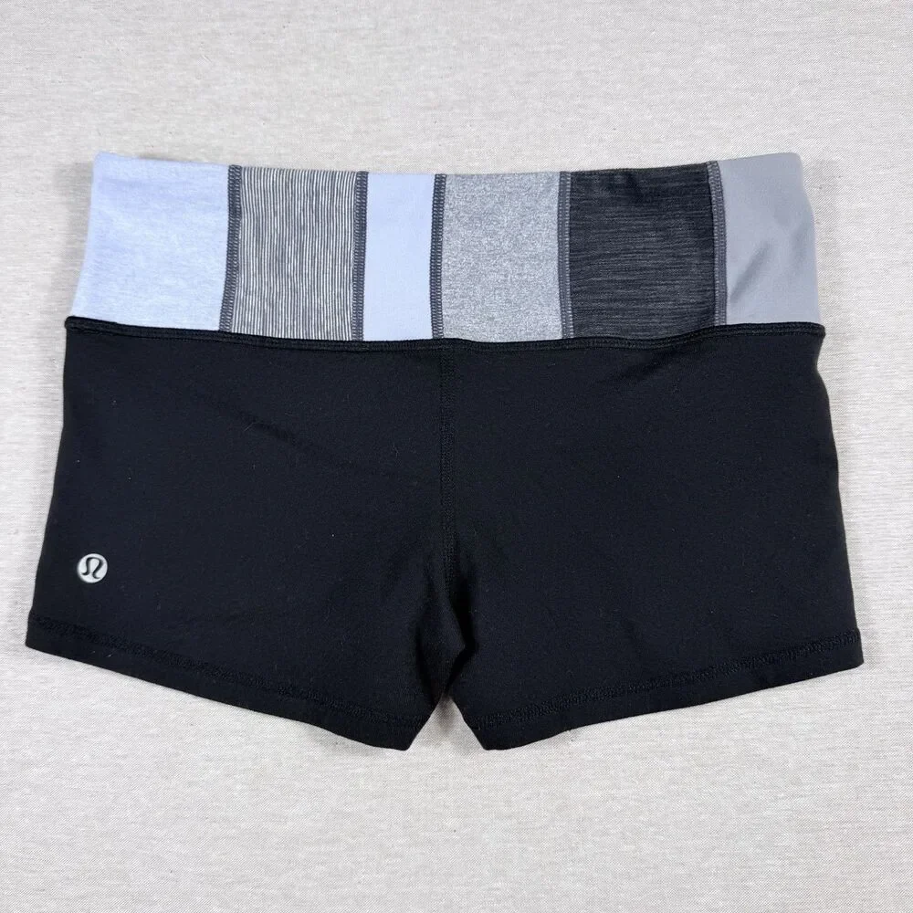 Lululemon Reversible Black Blue Stripe Groove Short Size 6 Run Workout Yoga Flex