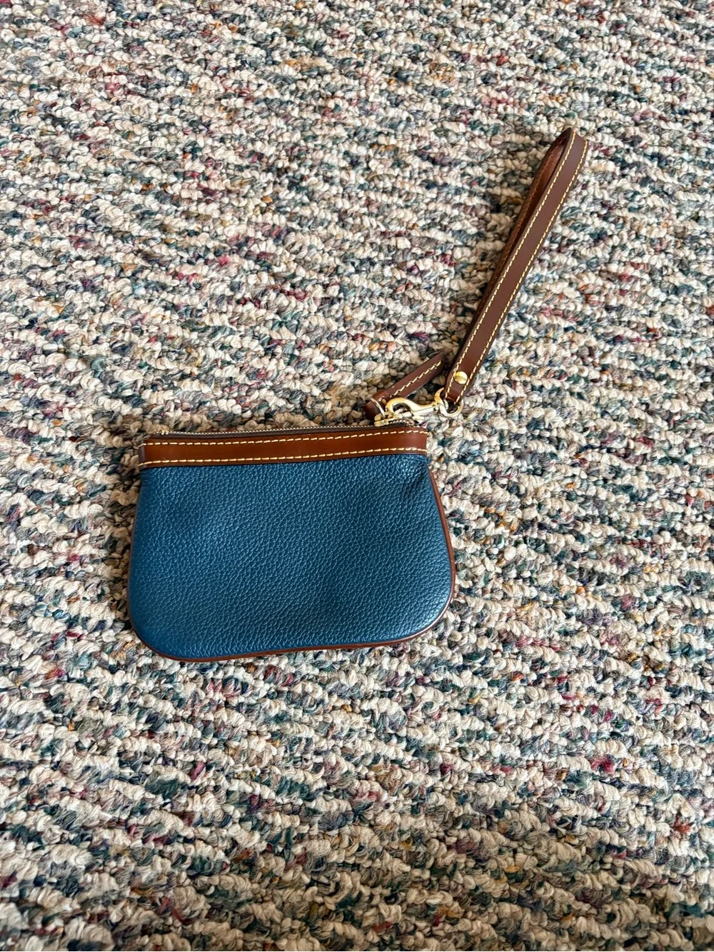 Dooney & Bourke compact dooney