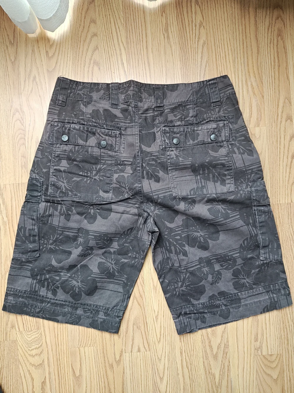 Red Snap wear zip