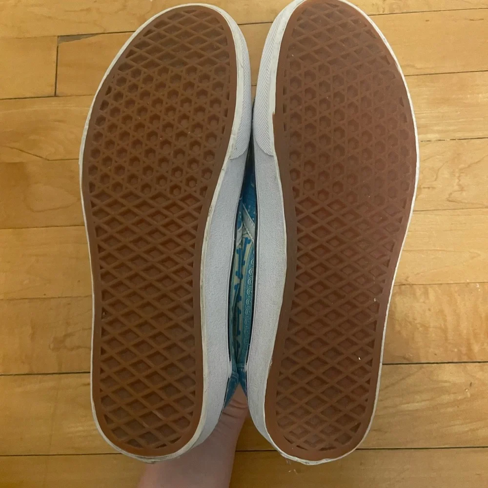 Yes We Vibe sole decorative sneakers