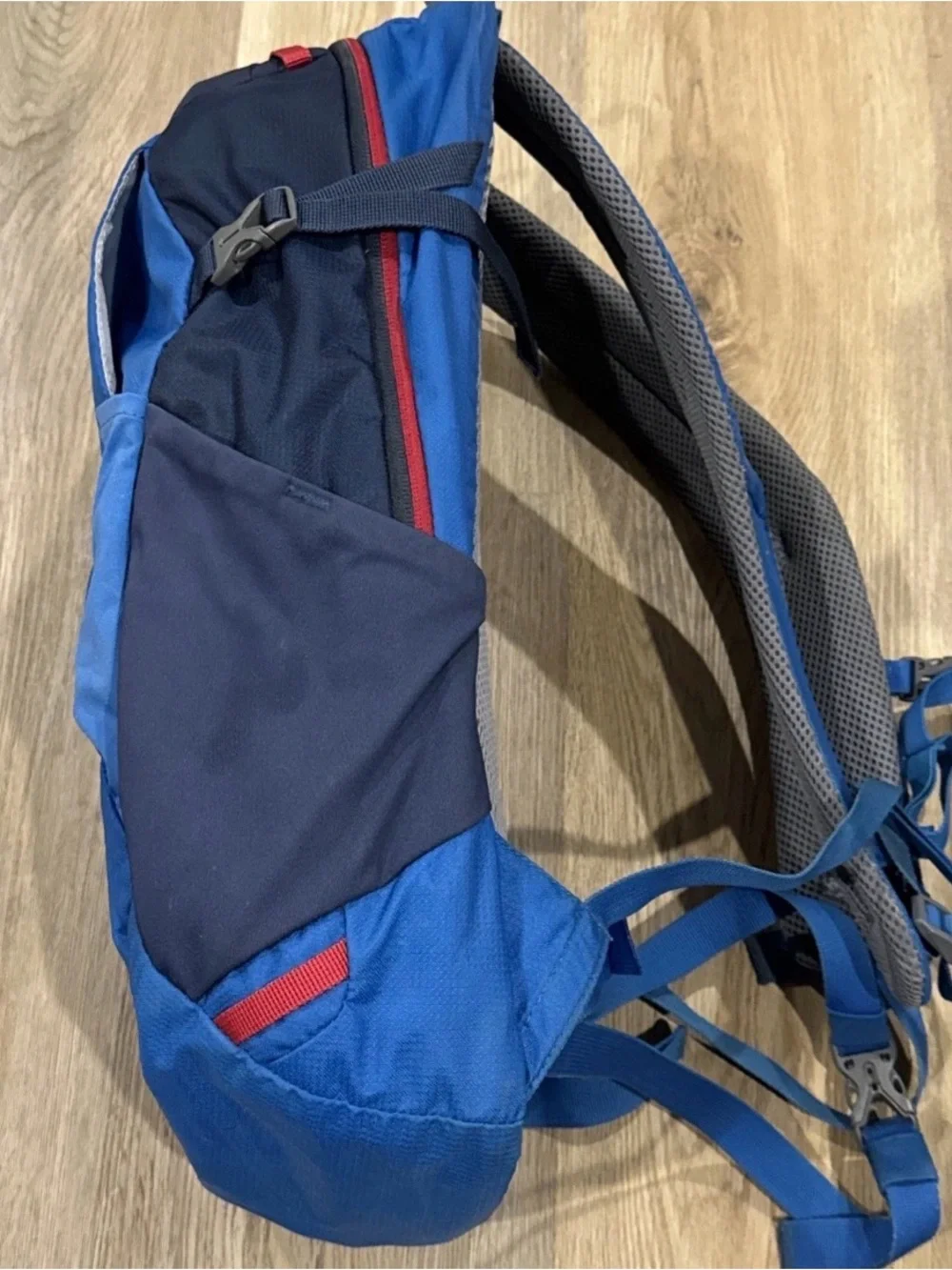 Deuter blue zippers