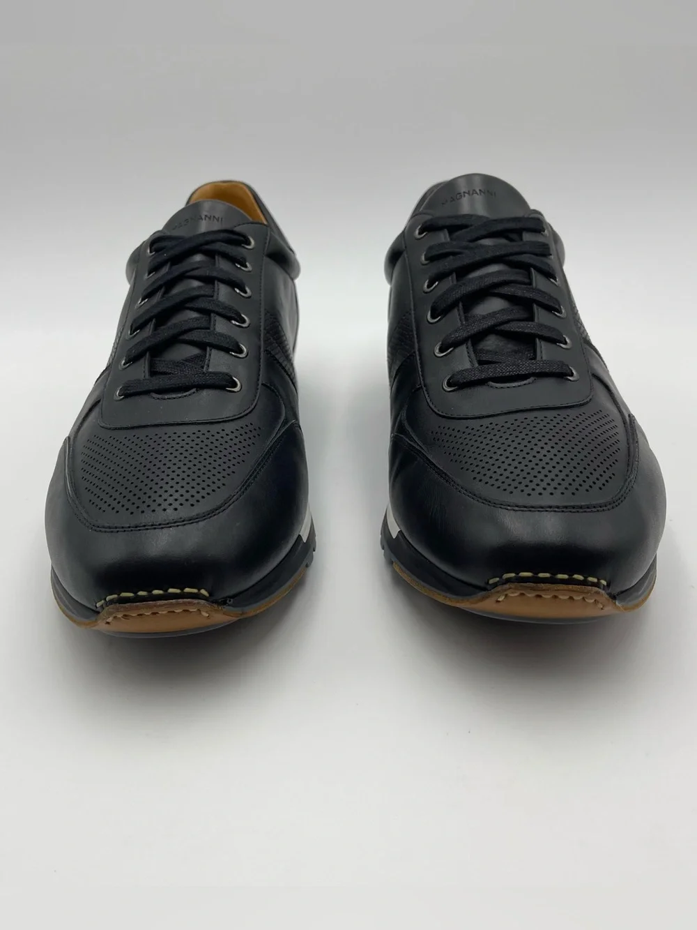 Magnanni refined leather