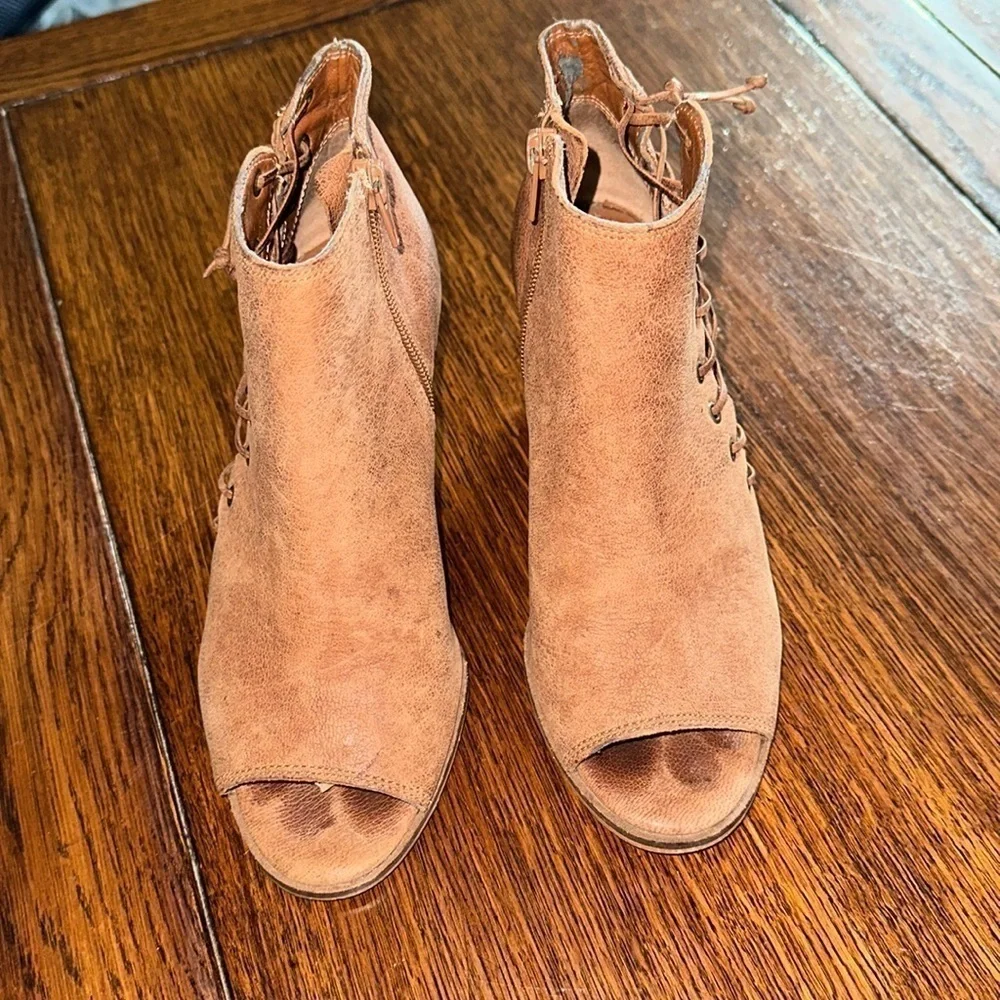 Lucky Brand light brown