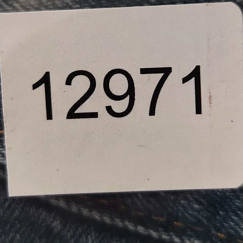 Levis Premium measurements shoulder