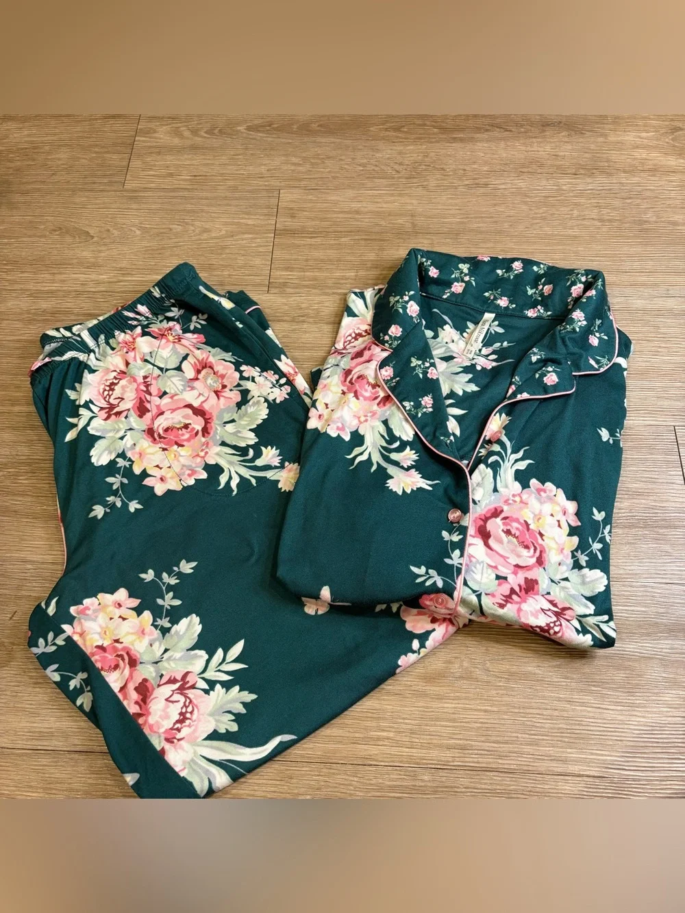 Flora Nikrooz super soft