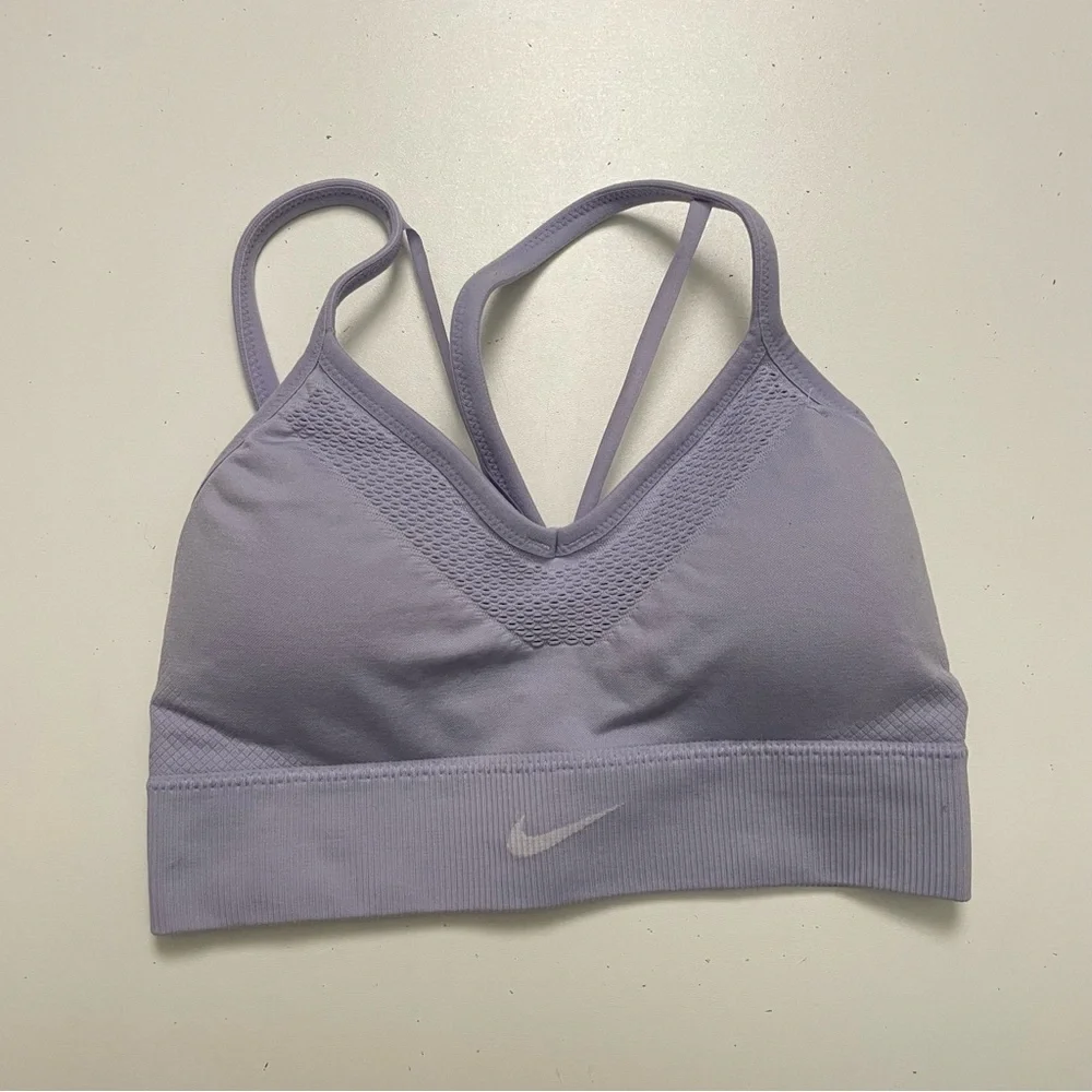 Nike Sports Bra Seamless Light Impact Yoga Pilates Lounge Lavender Purple Dawn