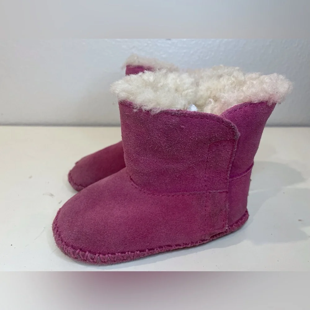 UGG Baby’s Caden Snow Pink Booties‎ with Cozy Lining Size 4/5