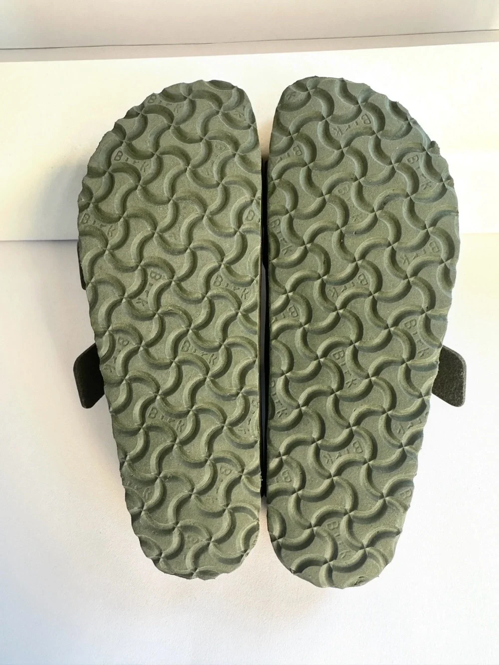BIRKENSTOCK ARIZONA DOUBLE BUCKLE DESERT SOIL CAMO GREEN GORPCORE EUC Sz38 7-7.5