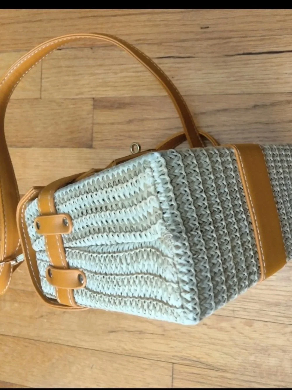 The Unbranded Brand chic tan