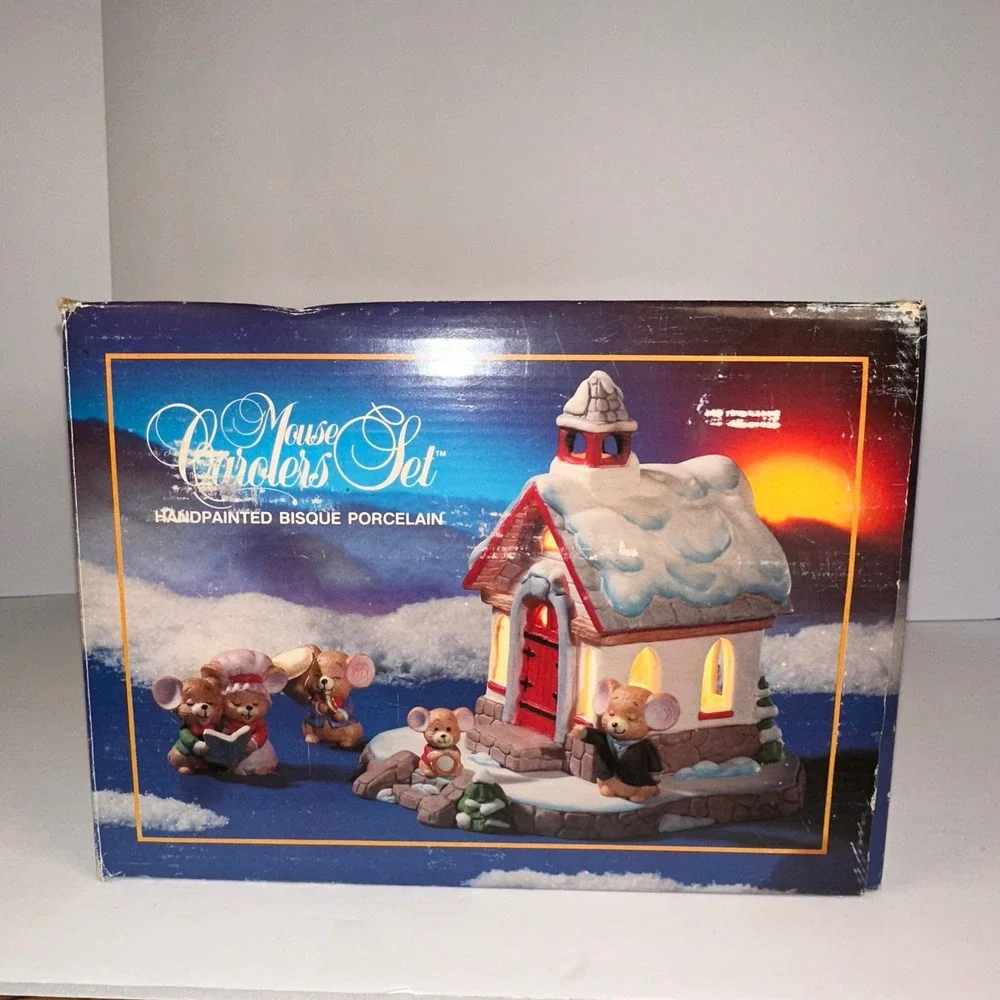 Mouse Carolers‎ Set Hand Painted Bisque Porcelain Christmas Village Church