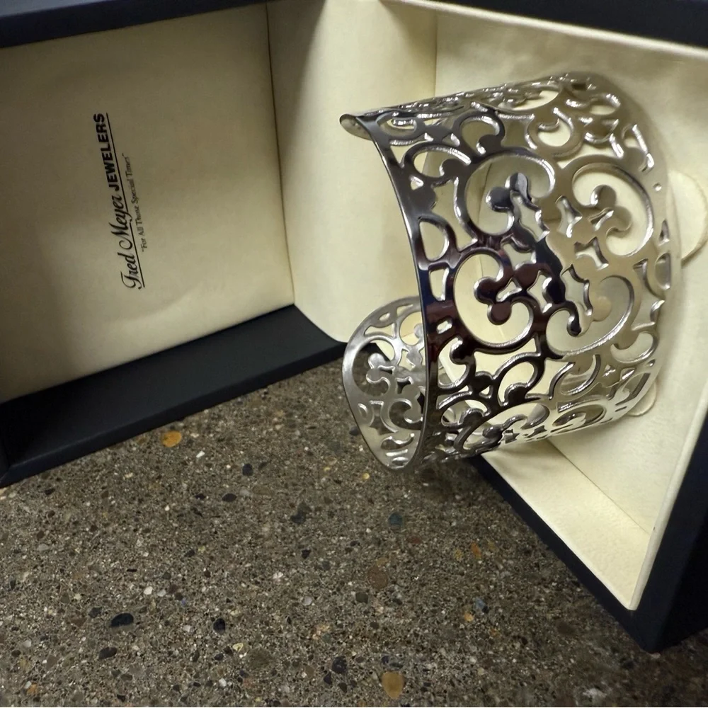 N/A silver cuff