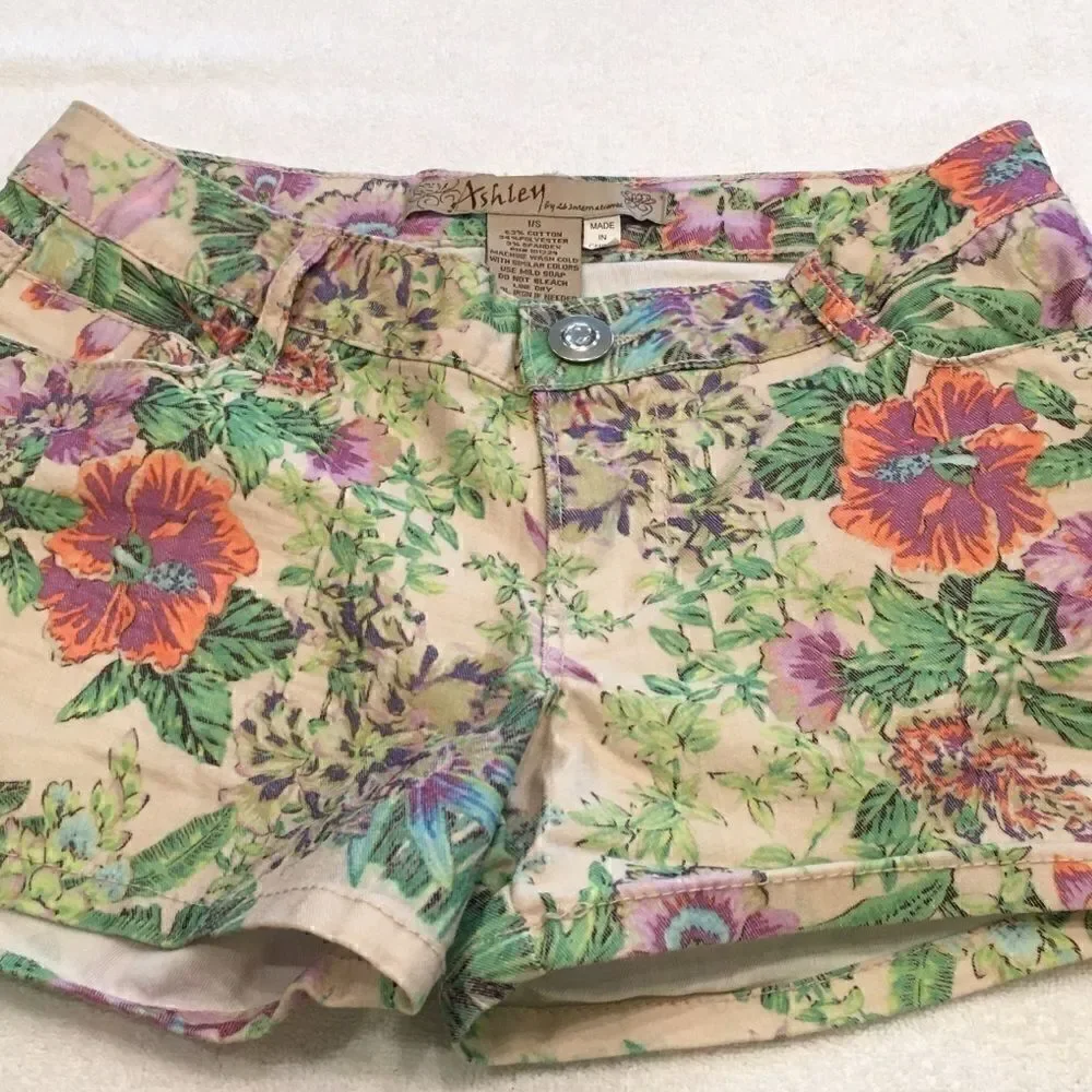 Ashley tropical pattern shorts size 1 tan beige with floral tropical des…